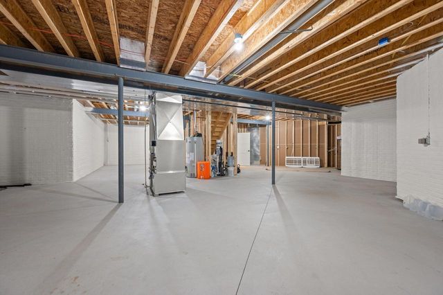 W248N2151 Kettle Cove COURT, Pewaukee, WI 53072