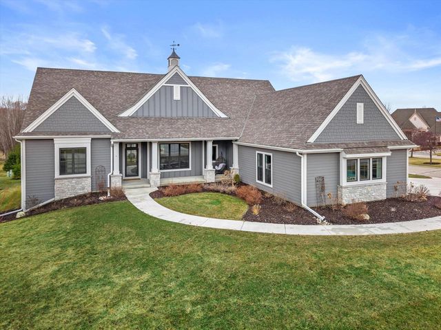 W248N2151 Kettle Cove COURT, Pewaukee, WI 53072