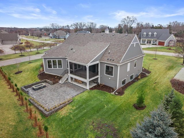 W248N2151 Kettle Cove COURT, Pewaukee, WI 53072