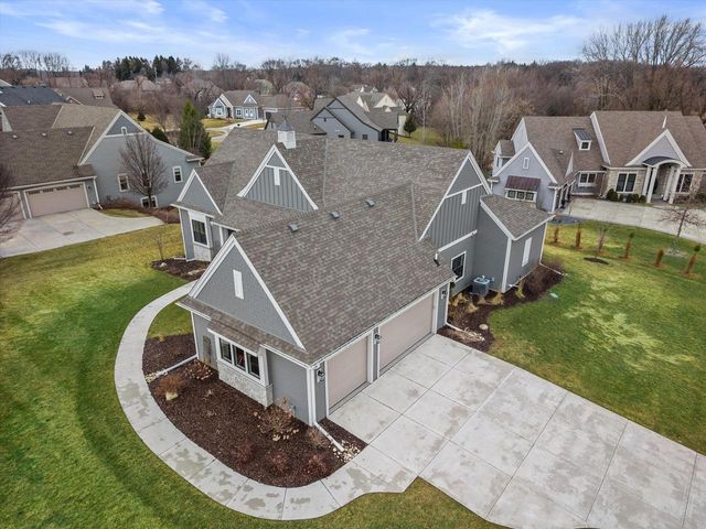 W248N2151 Kettle Cove COURT, Pewaukee, WI 53072