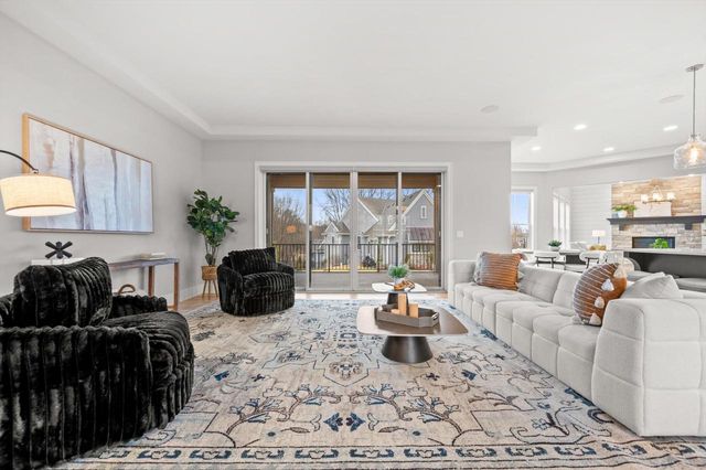 W248N2151 Kettle Cove COURT, Pewaukee, WI 53072