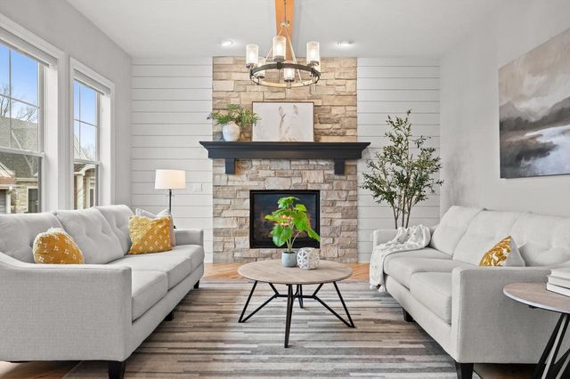 W248N2151 Kettle Cove COURT, Pewaukee, WI 53072