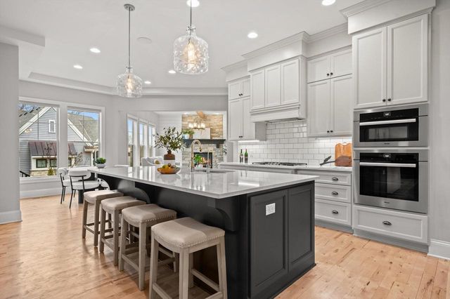 W248N2151 Kettle Cove COURT, Pewaukee, WI 53072