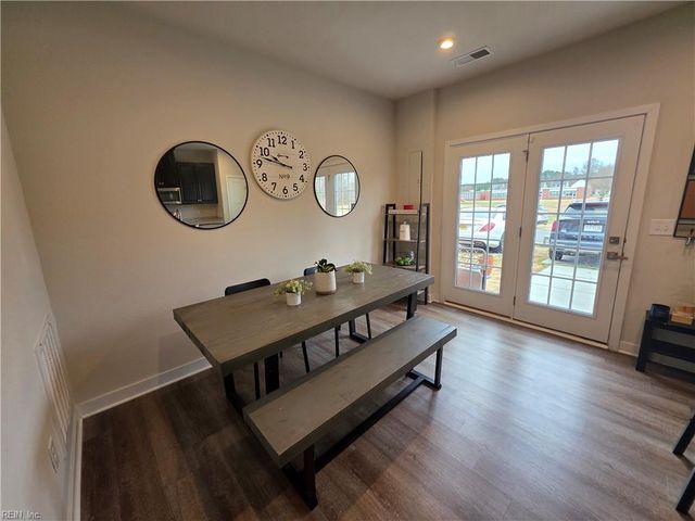 245 Goldenstar LN, Portsmouth, VA 23701