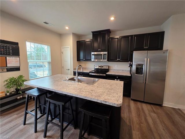 245 Goldenstar LN, Portsmouth, VA 23701