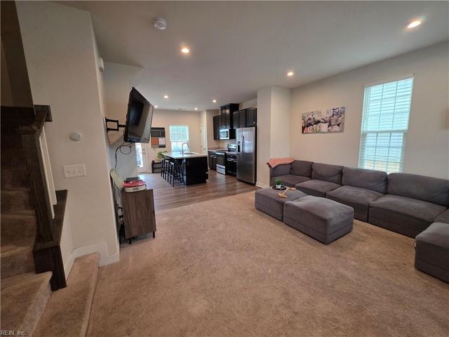 245 Goldenstar LN, Portsmouth, VA 23701