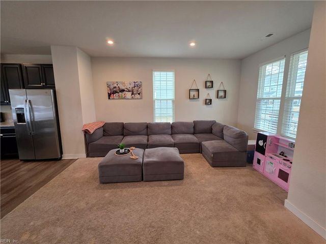 245 Goldenstar LN, Portsmouth, VA 23701