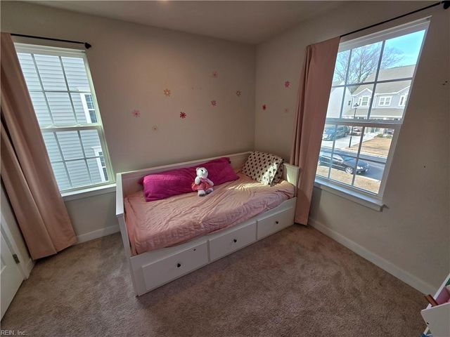 245 Goldenstar LN, Portsmouth, VA 23701