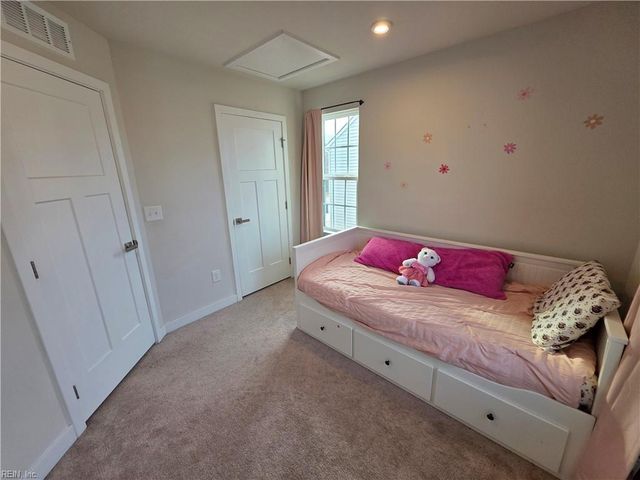 245 Goldenstar LN, Portsmouth, VA 23701