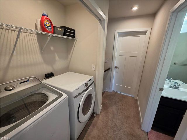 245 Goldenstar LN, Portsmouth, VA 23701