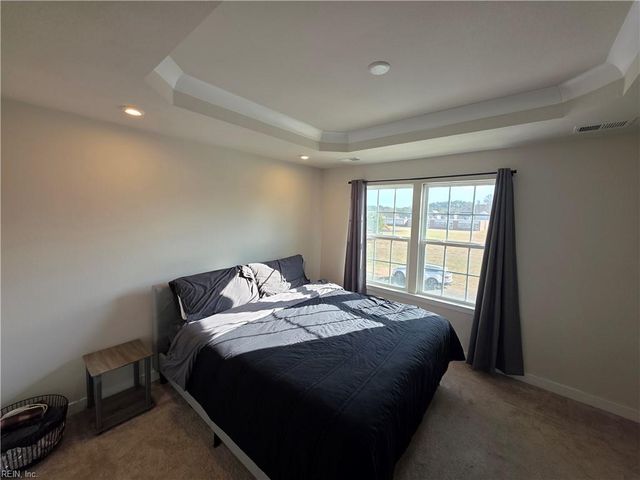 245 Goldenstar LN, Portsmouth, VA 23701