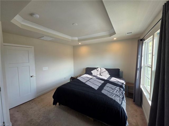 245 Goldenstar LN, Portsmouth, VA 23701