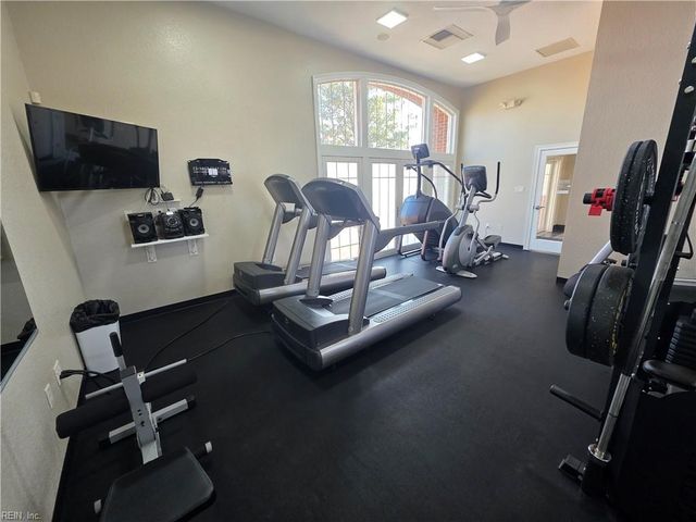 245 Goldenstar LN, Portsmouth, VA 23701