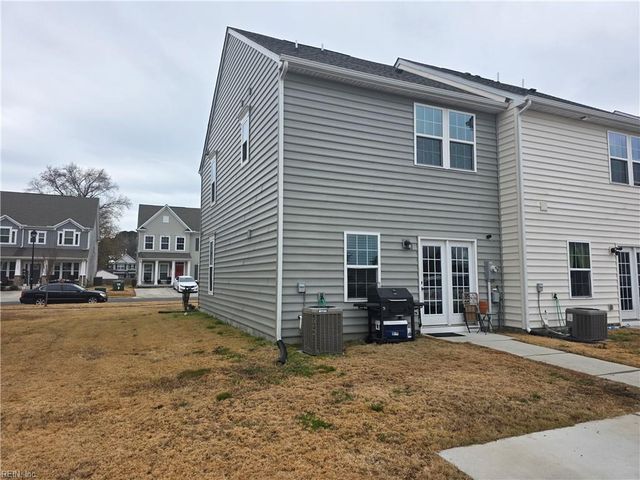 245 Goldenstar LN, Portsmouth, VA 23701
