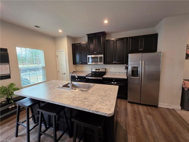 245 Goldenstar LN, Portsmouth, VA 23701