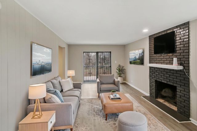 18135 Cherrywood Lane, Homewood, IL 60430