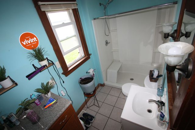 1442 W High Street, Davenport, IA 52804