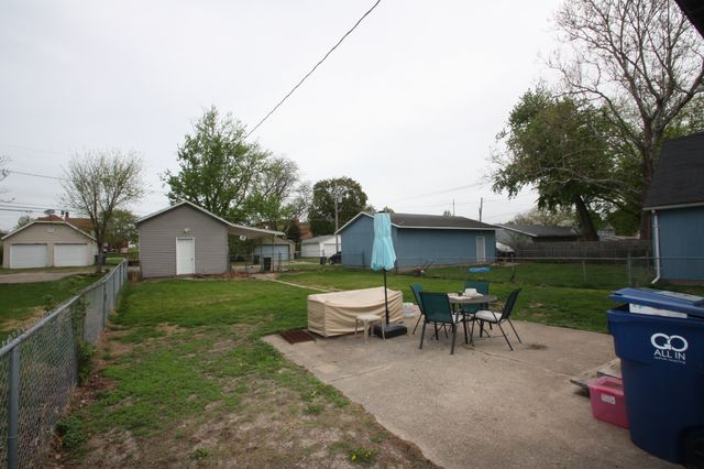 1442 W High Street, Davenport, IA 52804