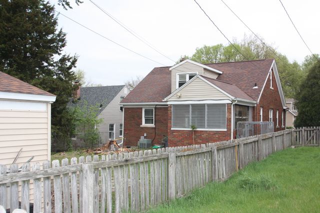 1442 W High Street, Davenport, IA 52804