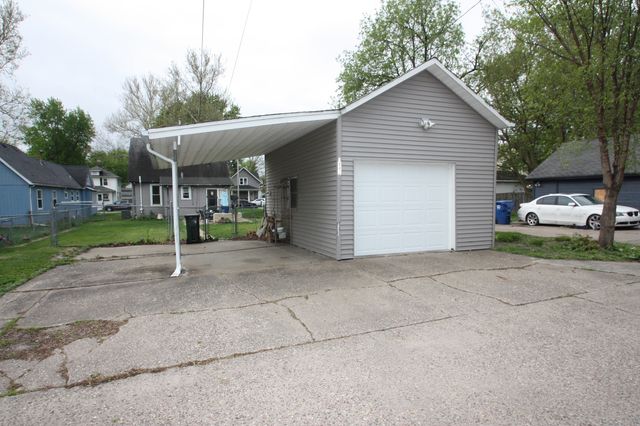 1442 W High Street, Davenport, IA 52804