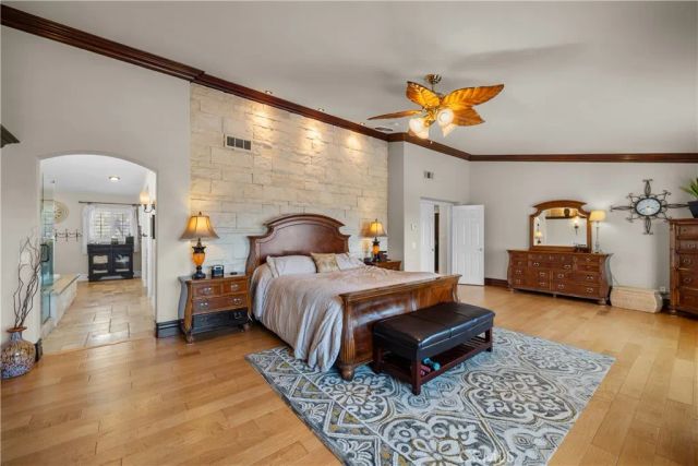 30308 Mallorca Place, Castaic, CA 91384
