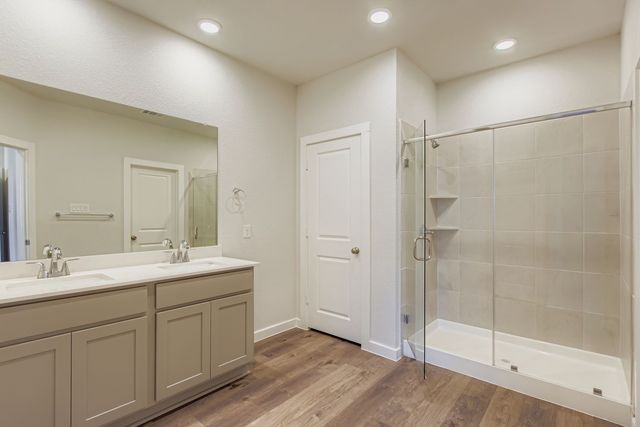 306 Amberville Drive, Red Oak, TX 75154