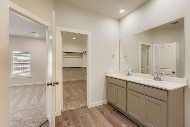 306 Amberville Drive, Red Oak, TX 75154