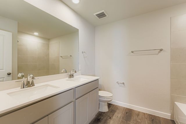 306 Amberville Drive, Red Oak, TX 75154