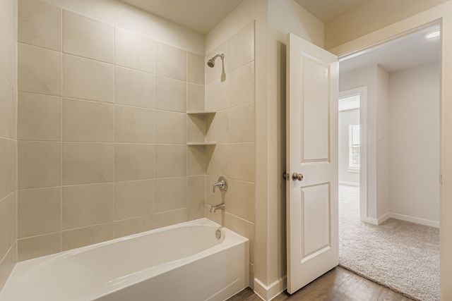 306 Amberville Drive, Red Oak, TX 75154