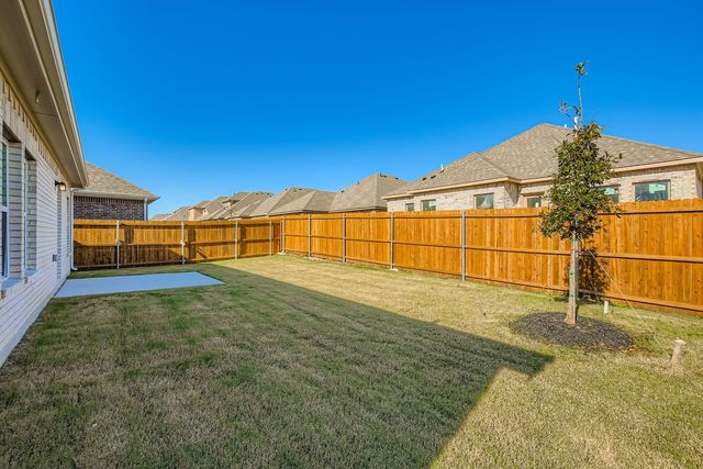 306 Amberville Drive, Red Oak, TX 75154