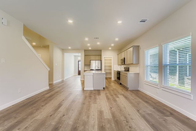 306 Amberville Drive, Red Oak, TX 75154