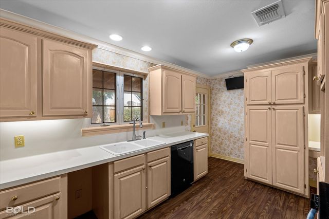450 Albert Avenue, Shreveport, LA 71105