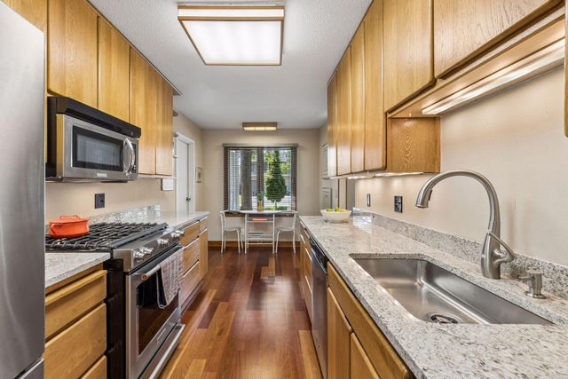 1086 Cedar View Drive, Minneapolis, MN 55405