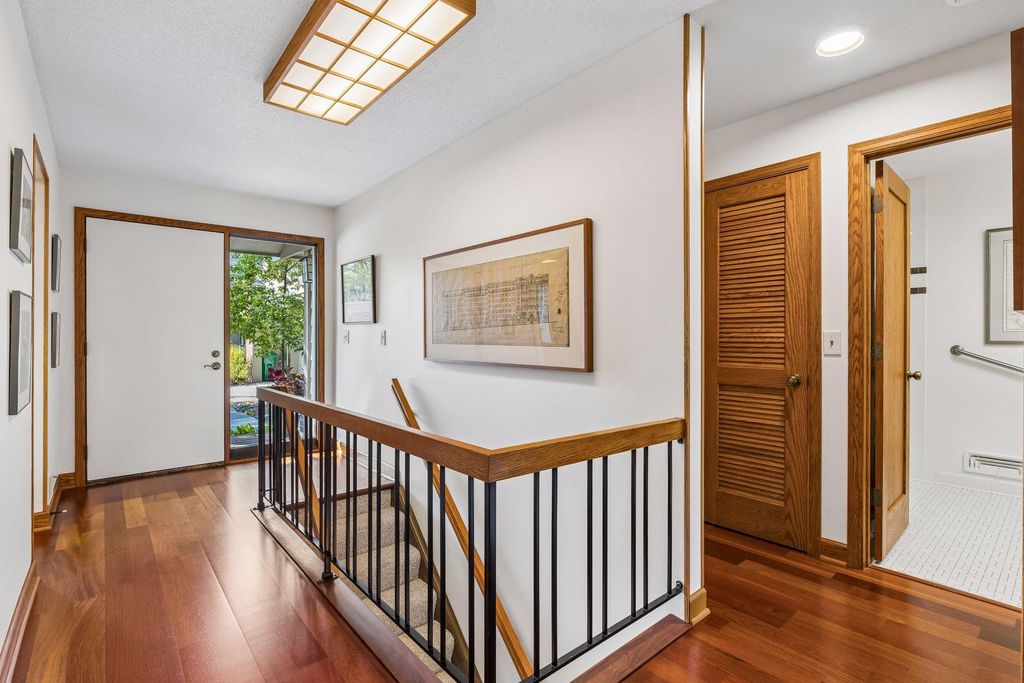 1086 Cedar View Drive, Minneapolis, MN 55405 — photo 2
