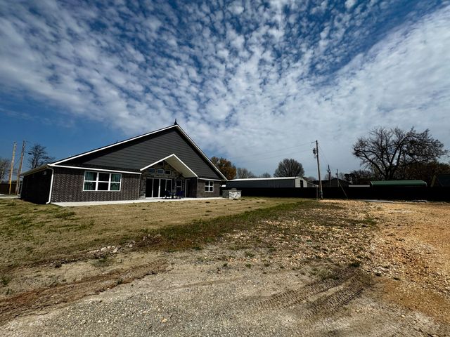 55275 E 298 Road 1, Monkey Island, OK 74331