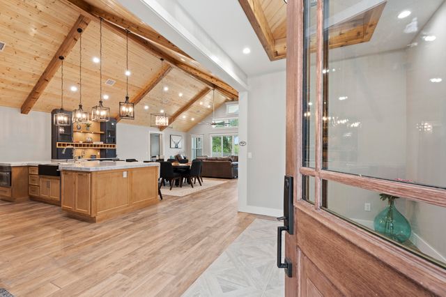 55275 E 298 Road 1, Monkey Island, OK 74331