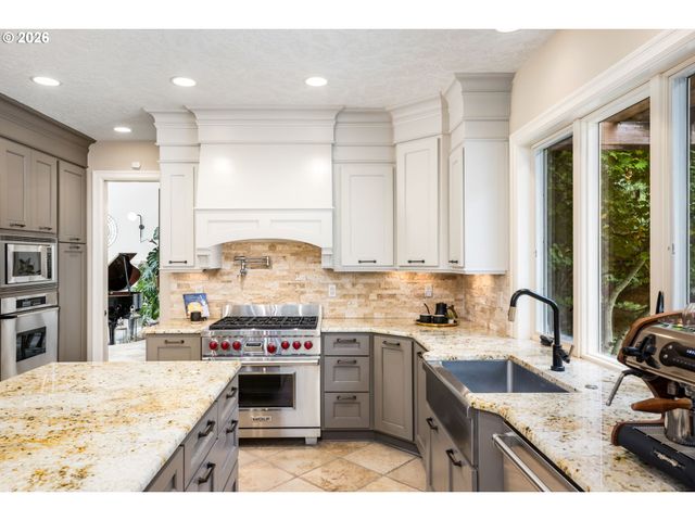 10019 Se TERRA LINDA Ct, Happy Valley, OR 97086