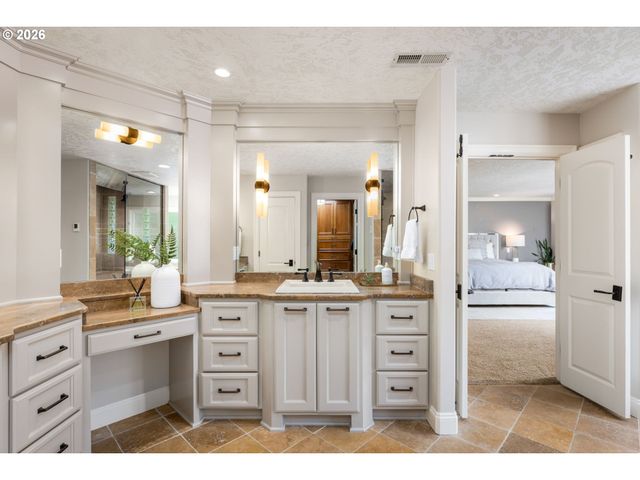 10019 Se TERRA LINDA Ct, Happy Valley, OR 97086
