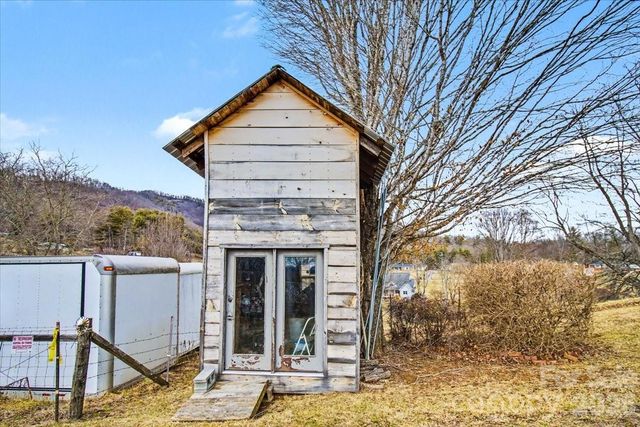 170 Styles Road, Burnsville, NC 28714