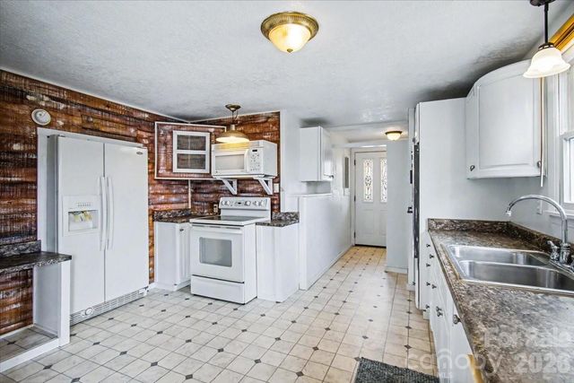 170 Styles Road, Burnsville, NC 28714