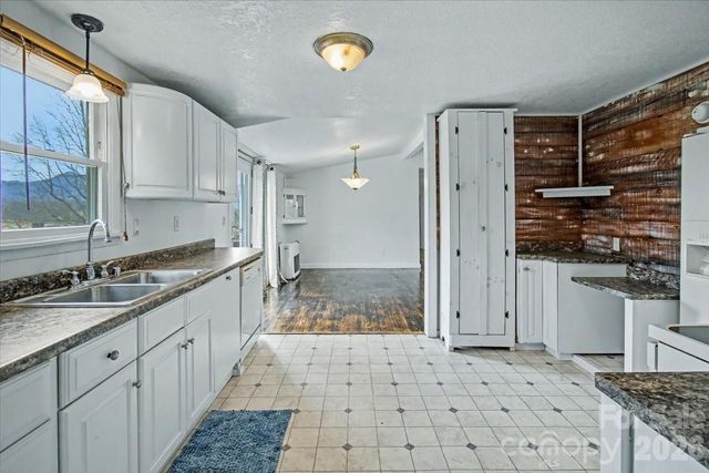 170 Styles Road, Burnsville, NC 28714