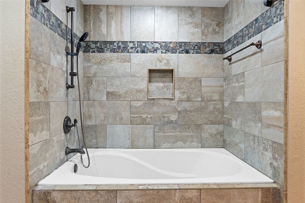 121 NORTH SIERRA WOODS Dr, Rockport, TX 78382 — photo 4