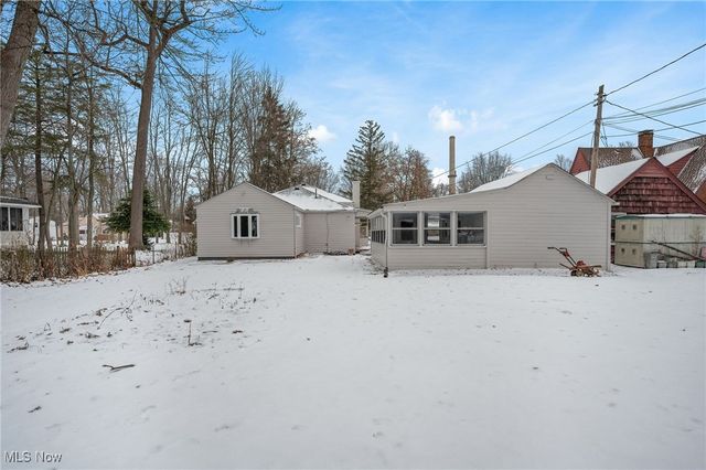 8 Shawondassee Drive, Timberlake, OH 44095