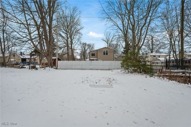 8 Shawondassee Drive, Timberlake, OH 44095