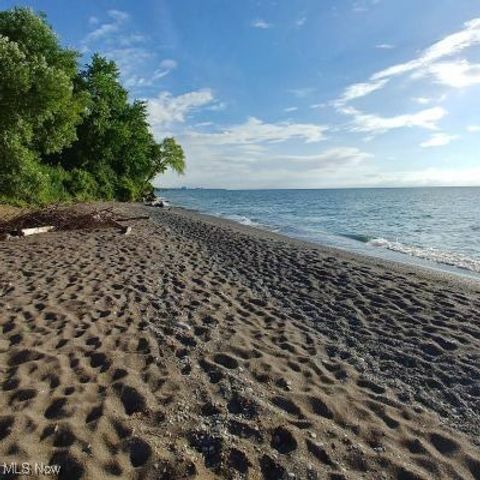 8 Shawondassee Drive, Timberlake, OH 44095