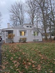 8 Shawondassee Drive, Timberlake, OH 44095