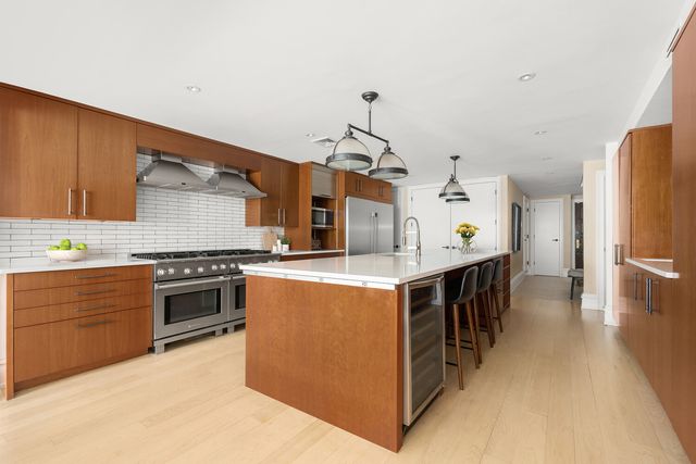 506 E 87TH Street, New York City, NY 10128