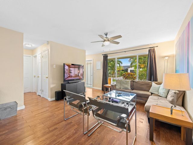 1320 SW 55th Avenue, Plantation, FL 33317