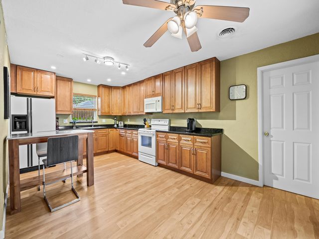 1320 SW 55th Avenue, Plantation, FL 33317