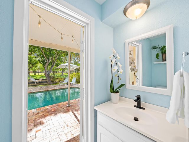 1320 SW 55th Avenue, Plantation, FL 33317